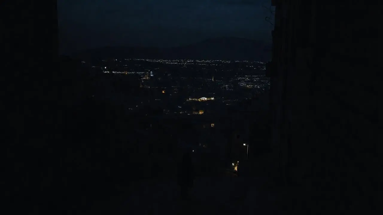Nocturno, urbano, tranquilo y misterioso
