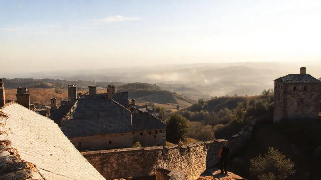 Paisaje vasto, tranquilo y realista
