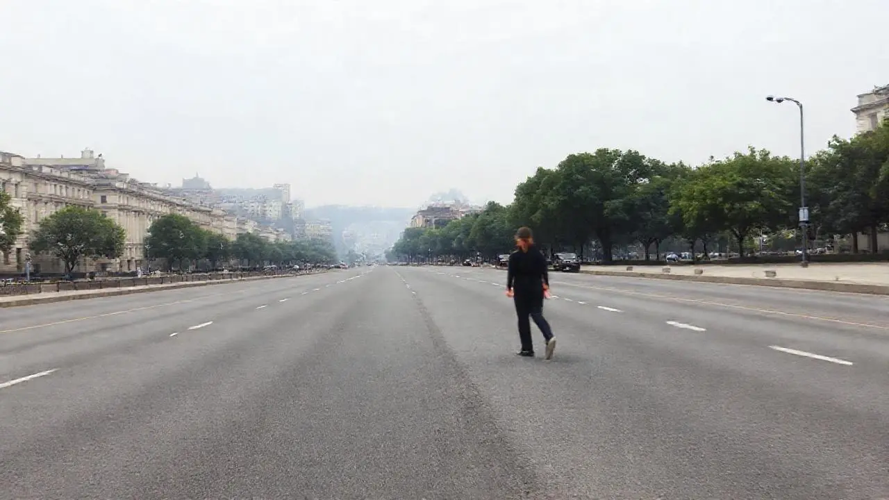 Una calle urbana, melancólica y difusa