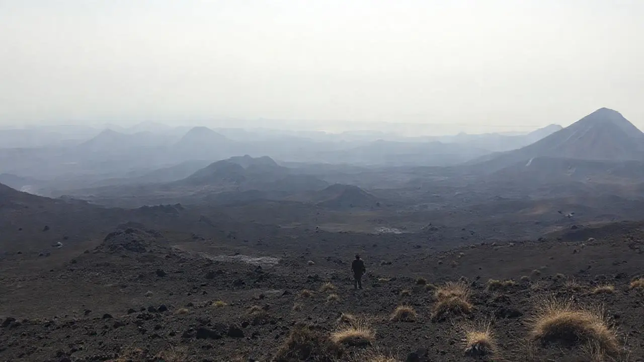Paisaje volcánico, vasto y silencioso