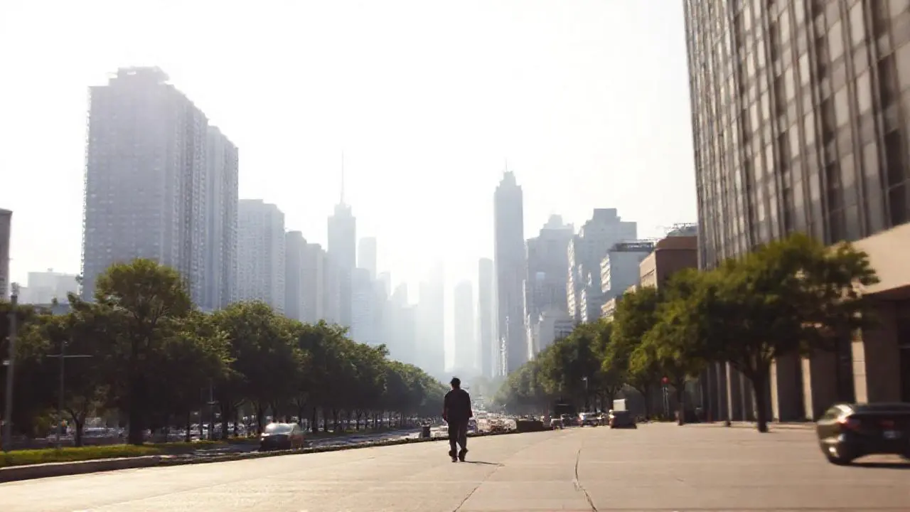 Ciudad urbana, suave luz, y espacio