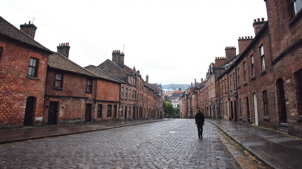 Calle antigua, ambiente melancólico y realista