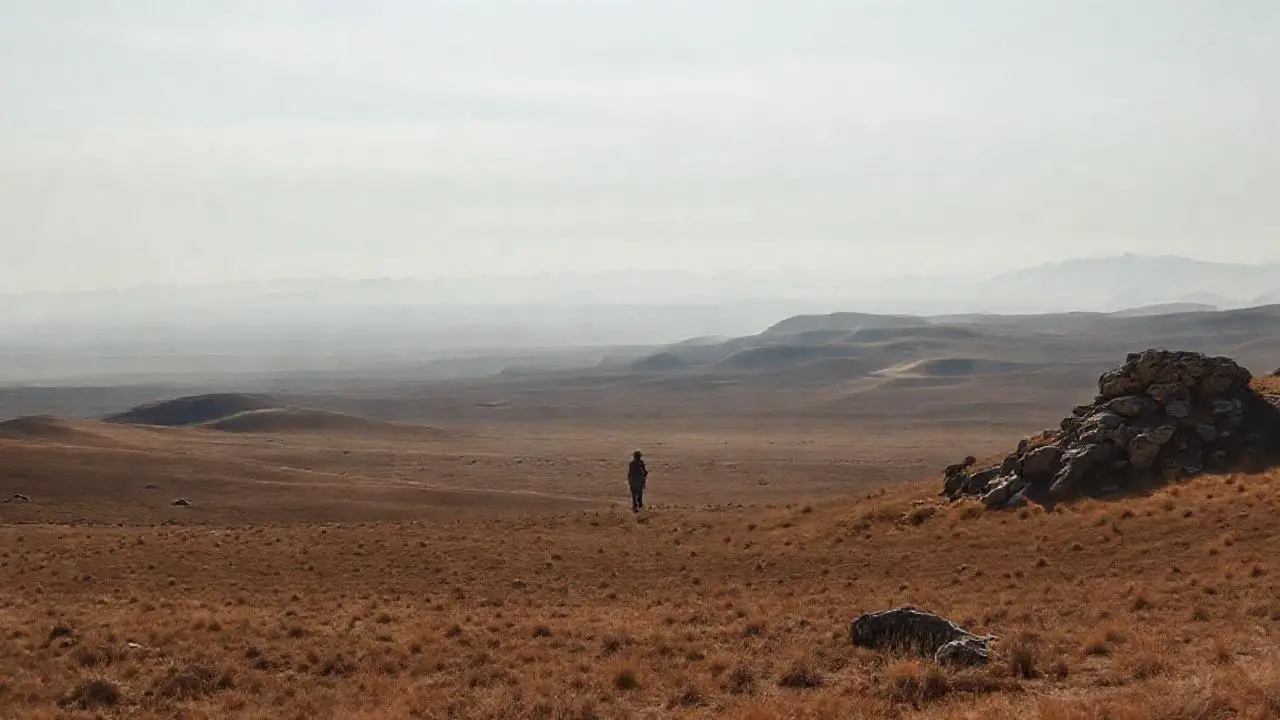 Paisaje vasto, silencioso y desolado