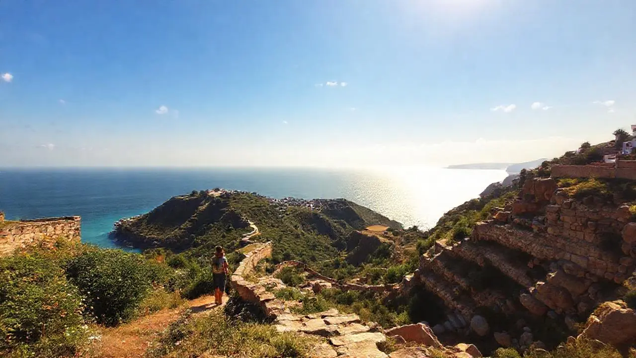 Paisaje mediterráneo sereno y soleado