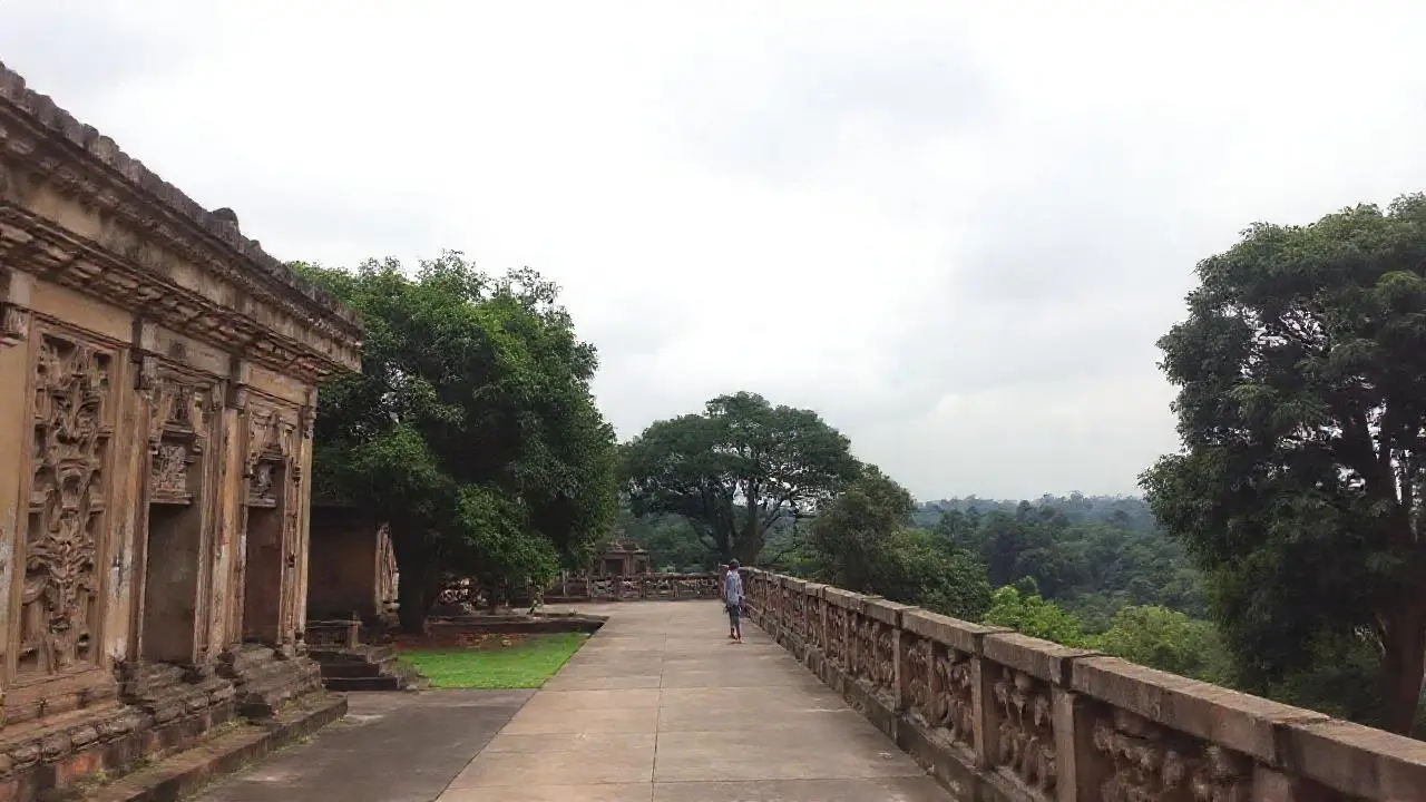 Calma, naturaleza y arquitectura envejecida