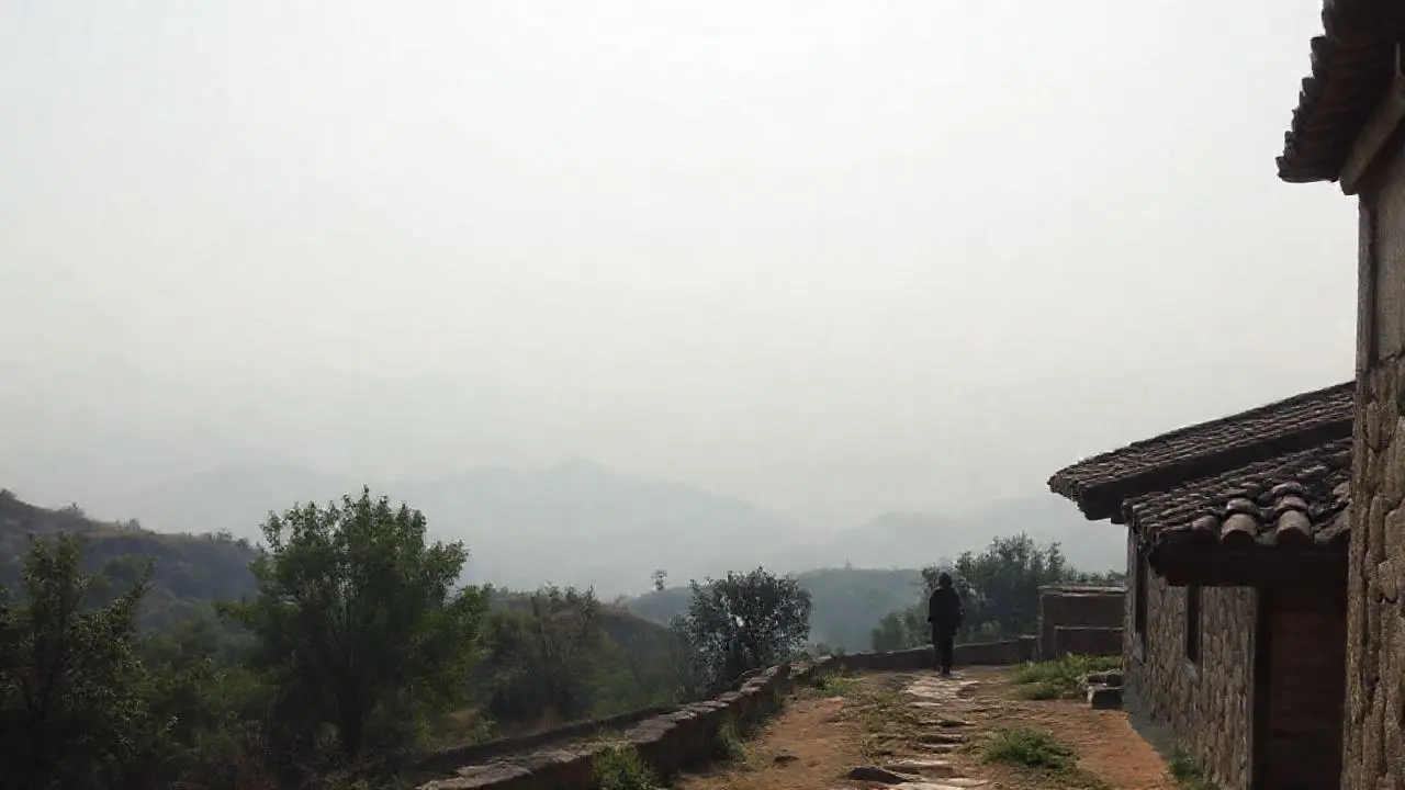 Paz rural, figura distante se aleja