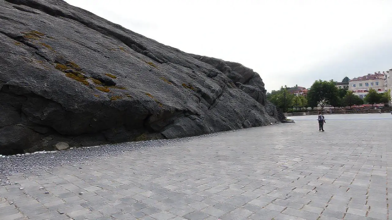 Piedra, plaza, figura, paisaje tranquilo