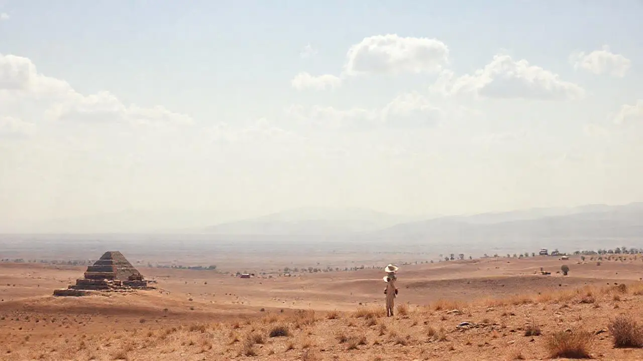 Paisaje árido, vasto y silencioso