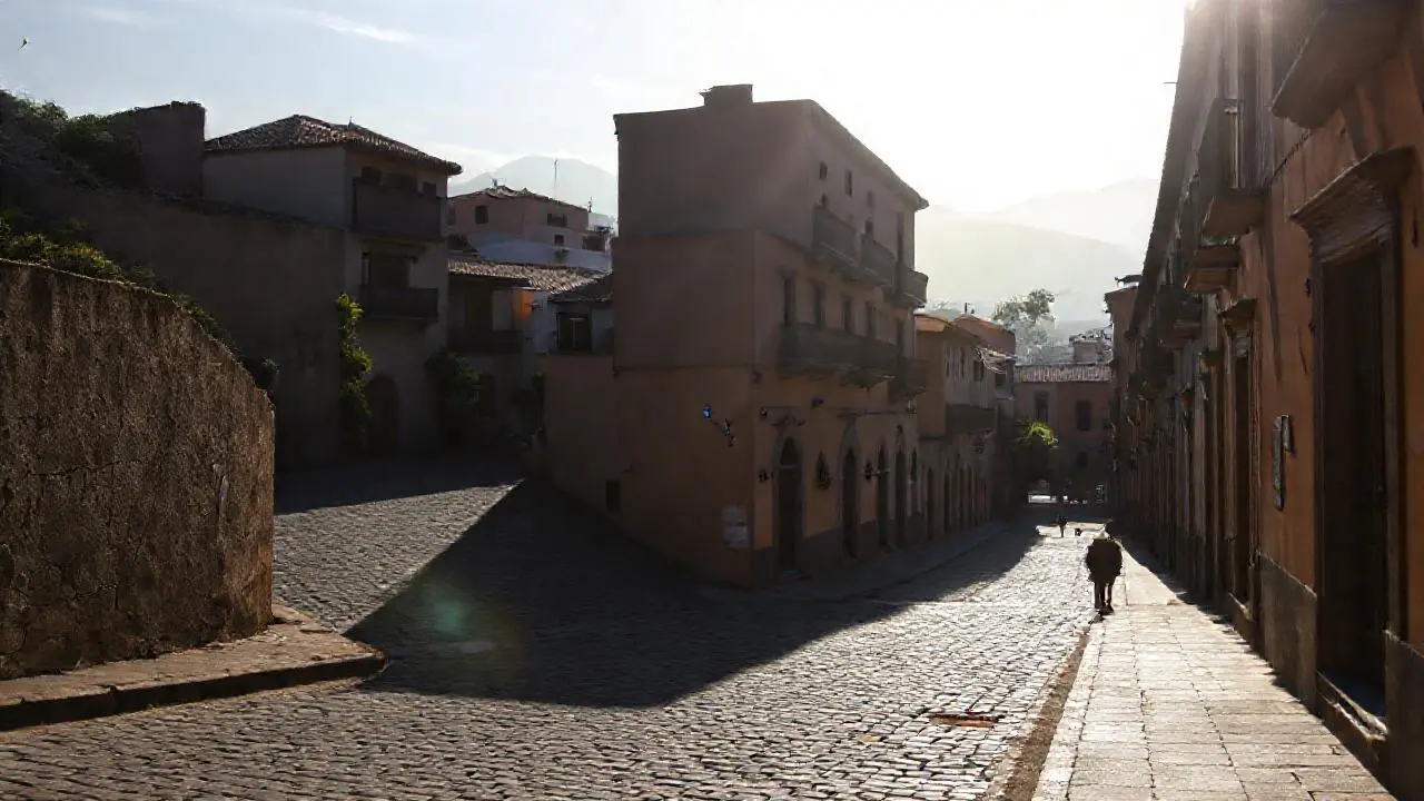 Pueblo antiguo, tranquilo, bañado en luz suave