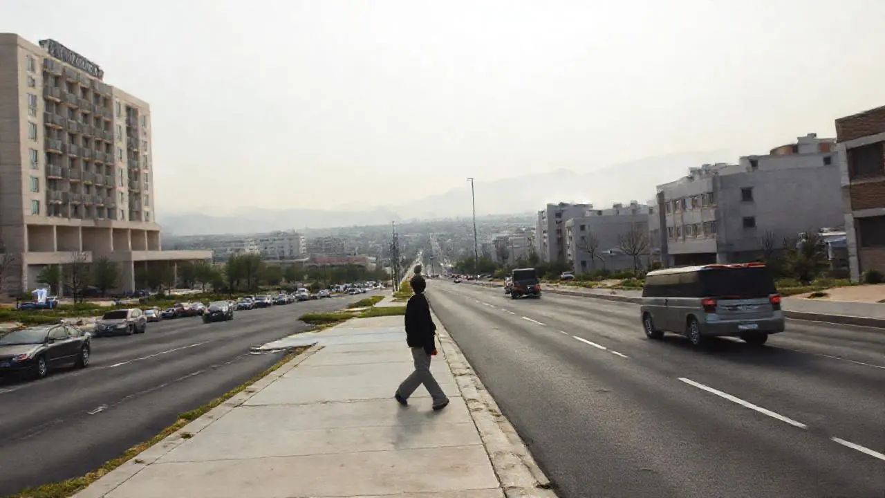 Ciudad silenciosa, melancólica y extensa