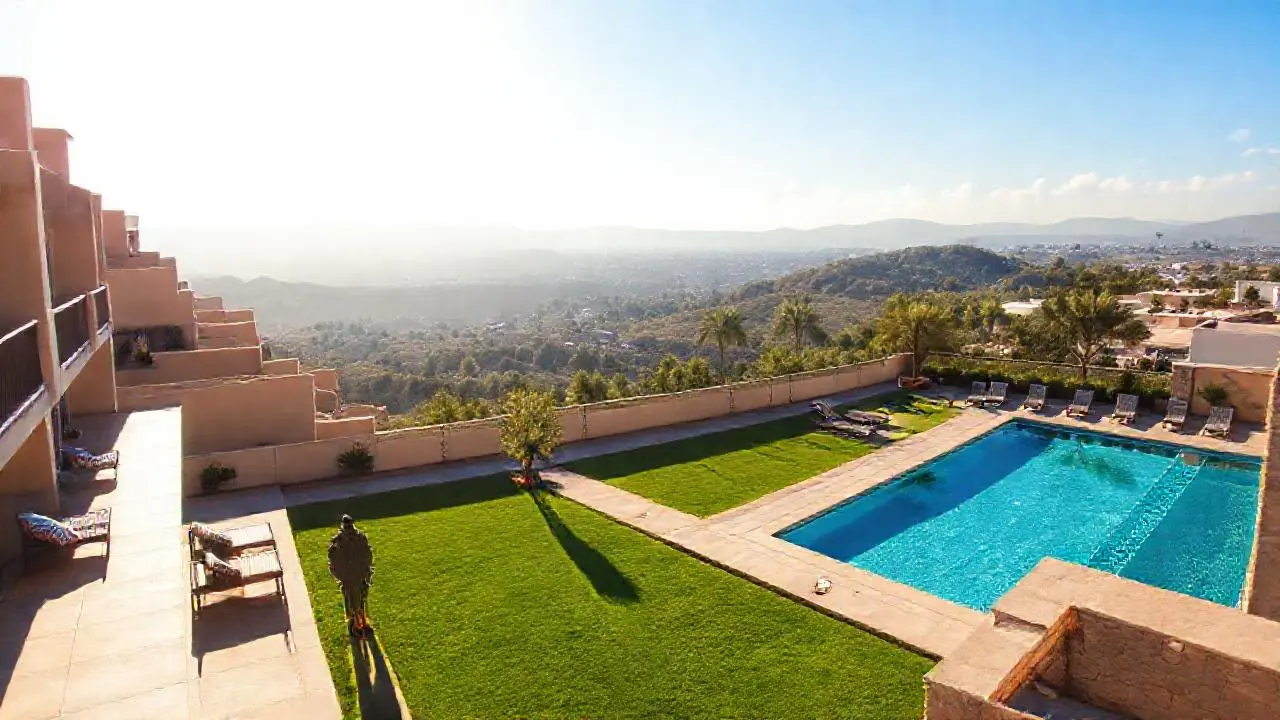 Tranquilidad relajante bajo cielos despejados