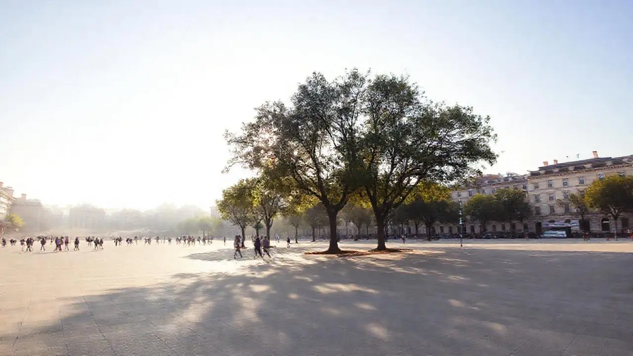 Tranquila plaza urbana, luz suave y distante