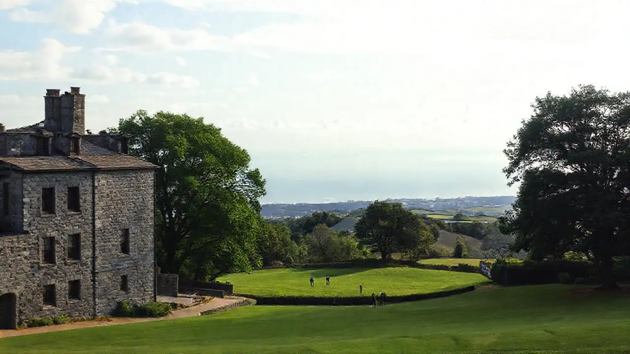 Paisaje costero tranquilo, luz suave y difusa