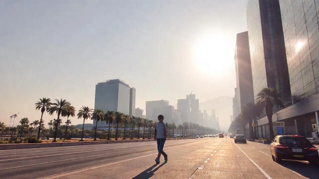 Escena urbana tranquila, suave y difusa