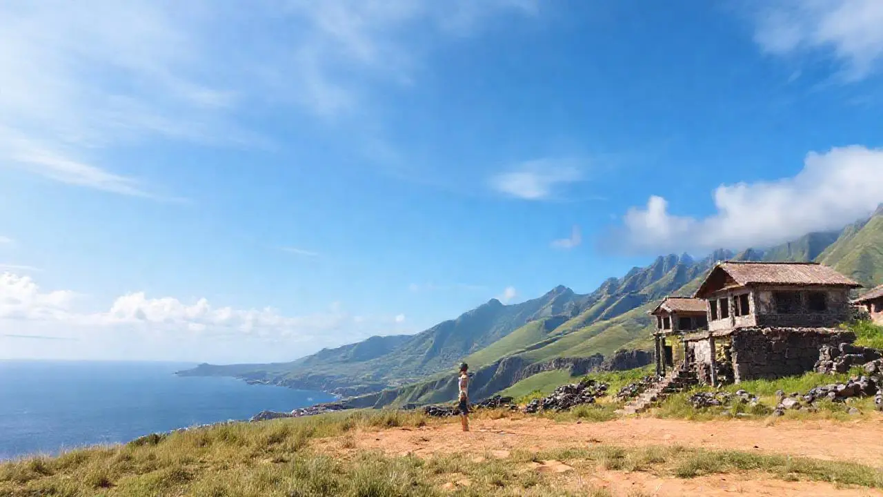 Paisaje polinesio sereno y amplio