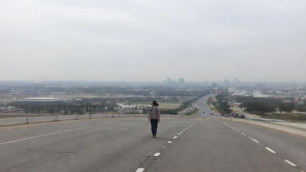 Ciudad urbana, melancólica y ligeramente difusa