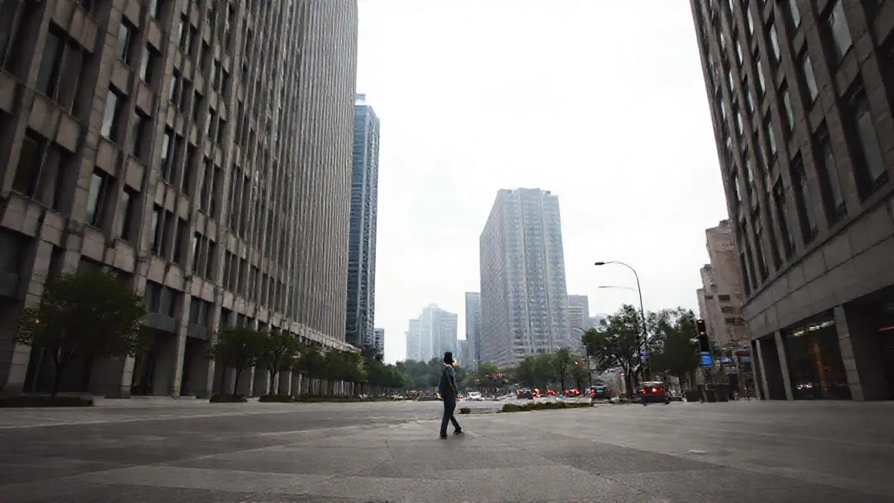 Ciudad urbana, tranquila y ligeramente borrosa