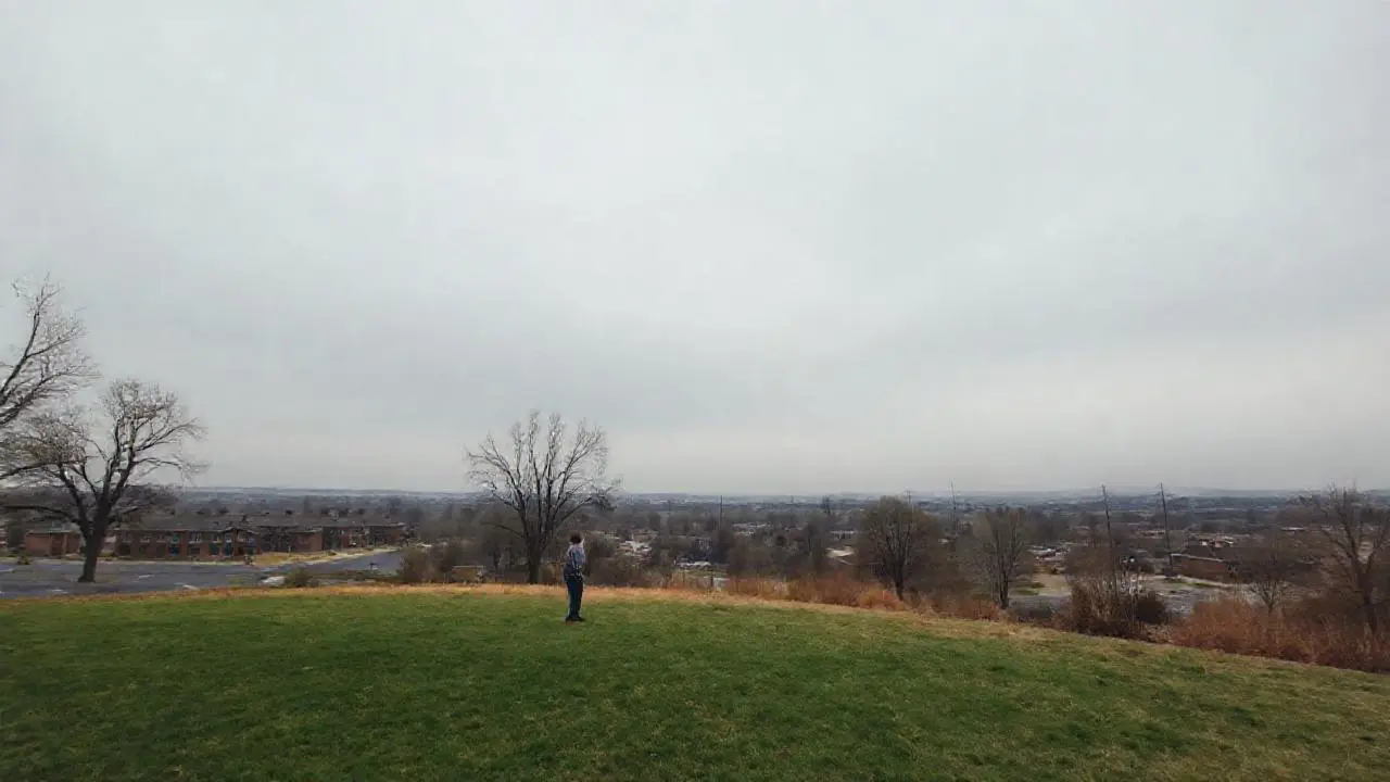 Paisaje suburbano, tranquilo y ligeramente desvanecido