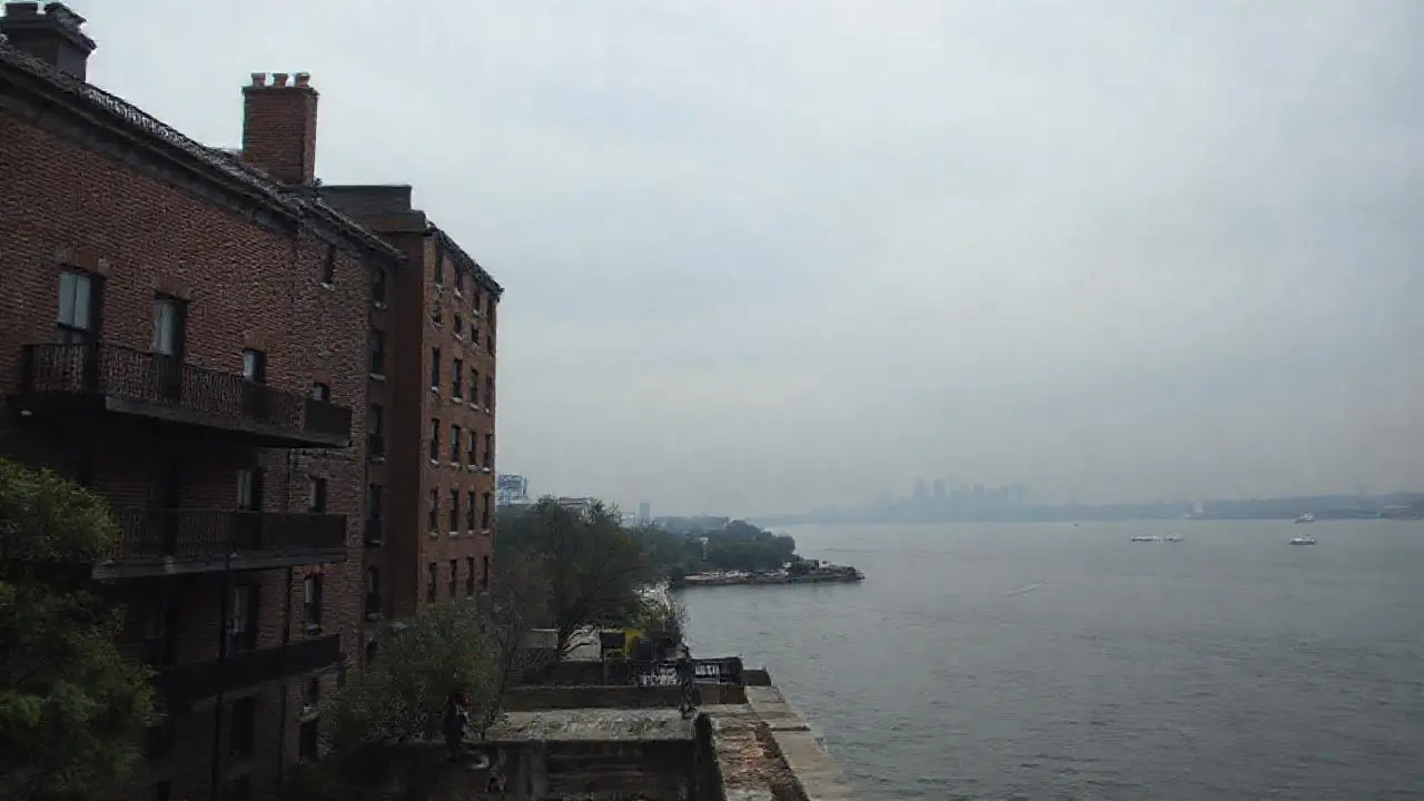 Hotel tranquilo con vista al río