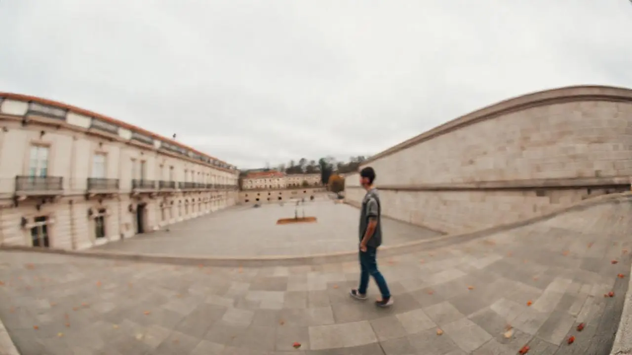 Edificio antiguo, tranquilo y espacioso