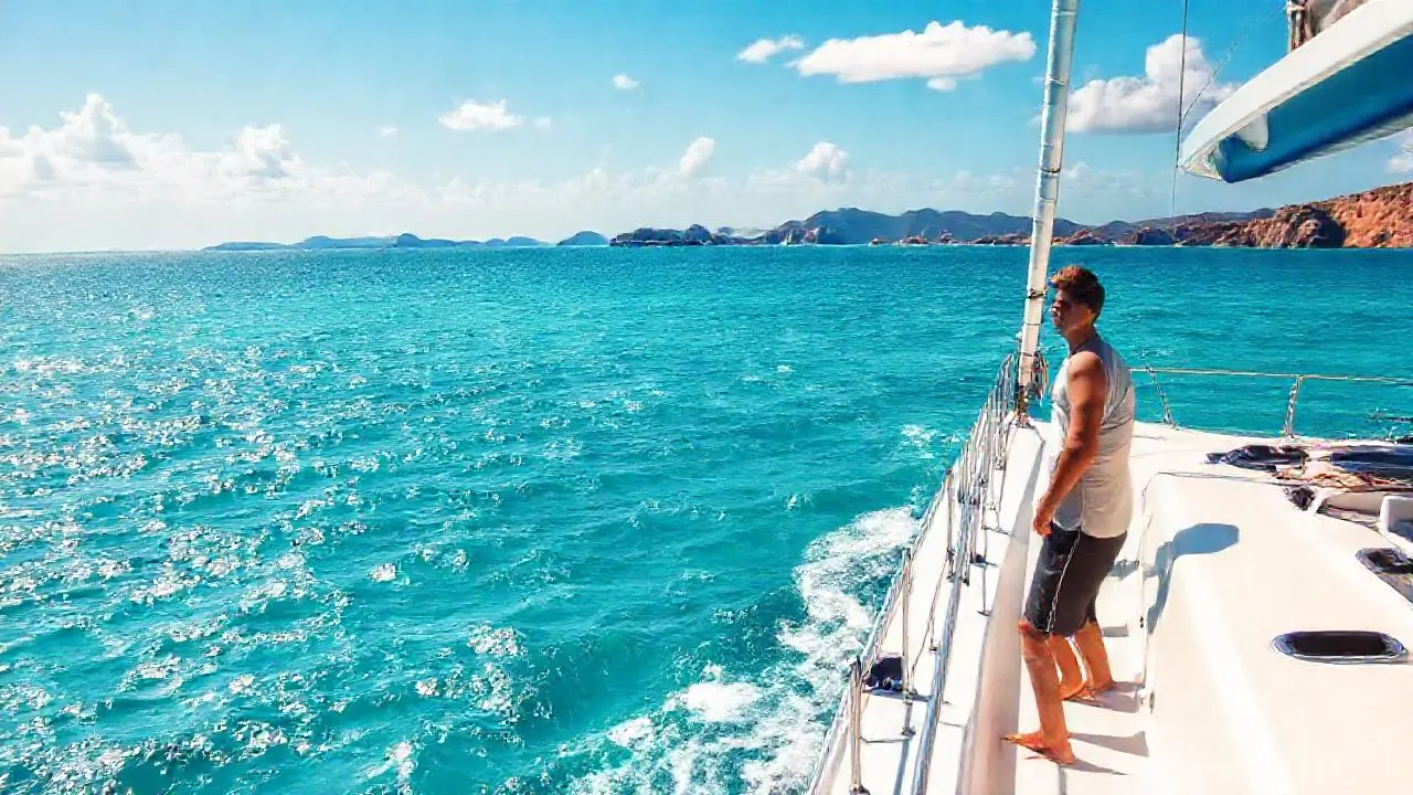 Un velero en un océano tranquilo y vasto