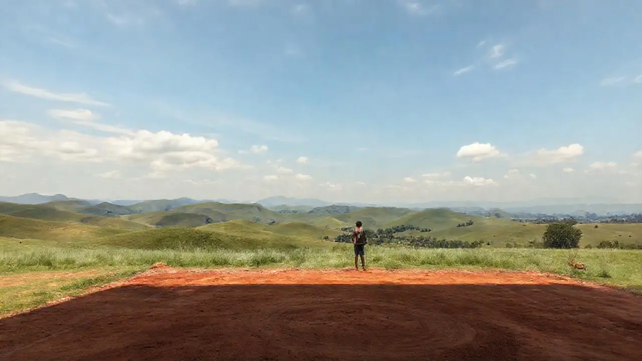 Paisaje tranquilo, natural y ligeramente difuminado