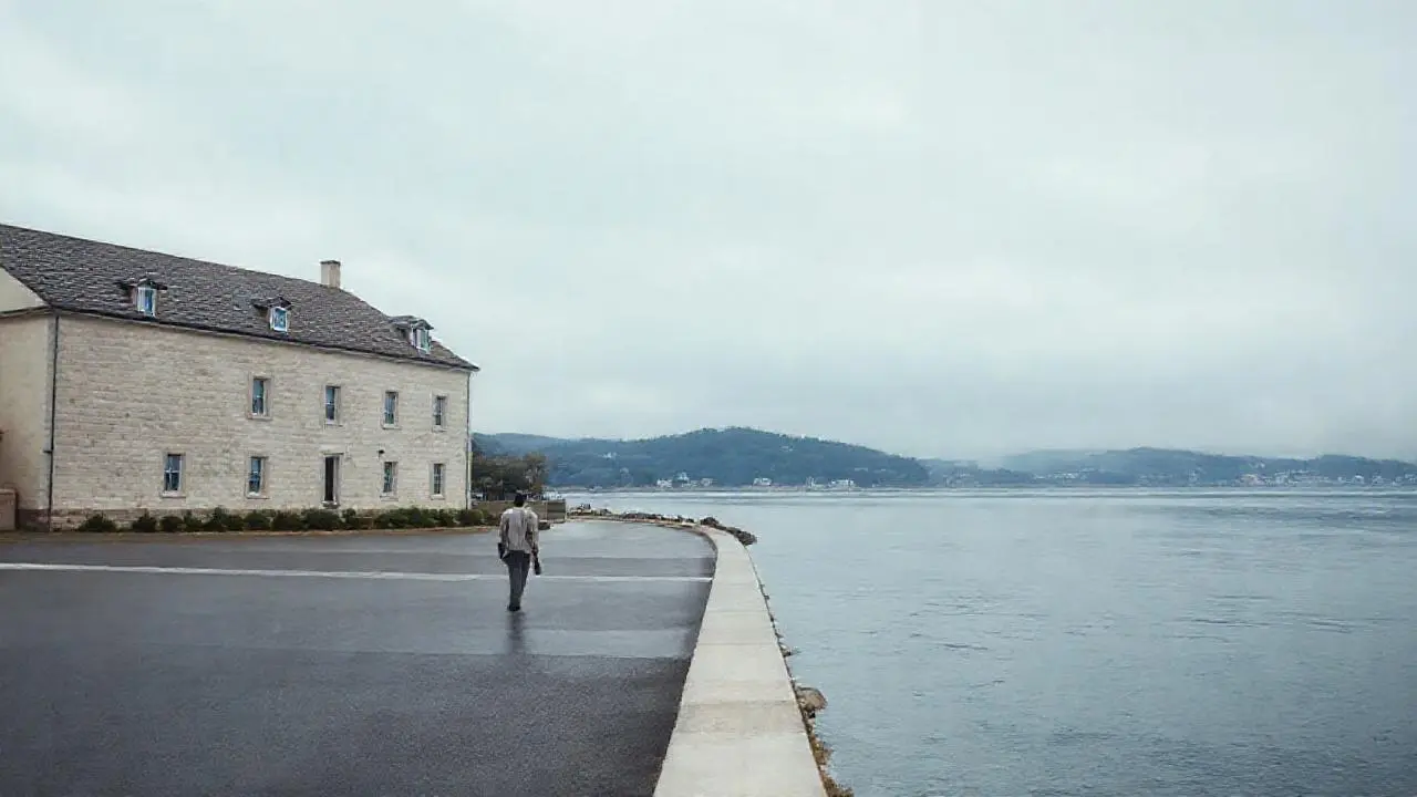 Paisaje costero tranquilo y solitario