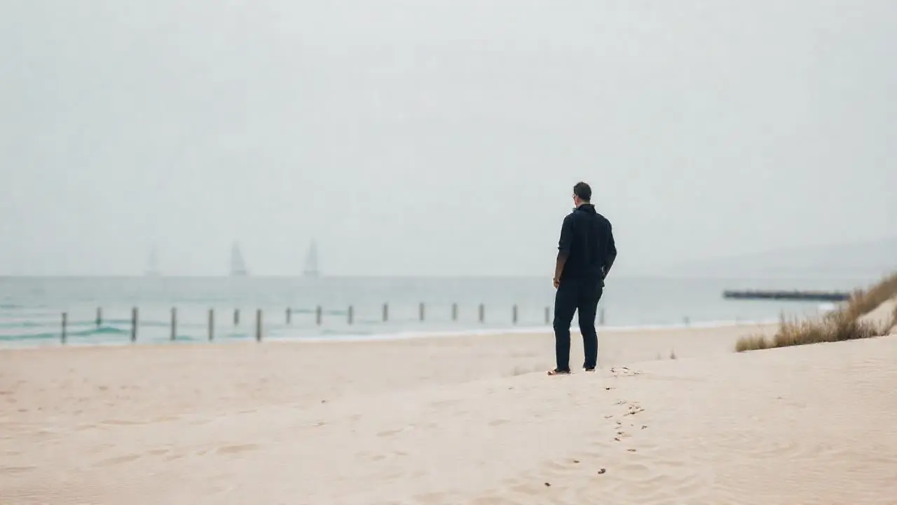 Escena costera serena y espaciosa