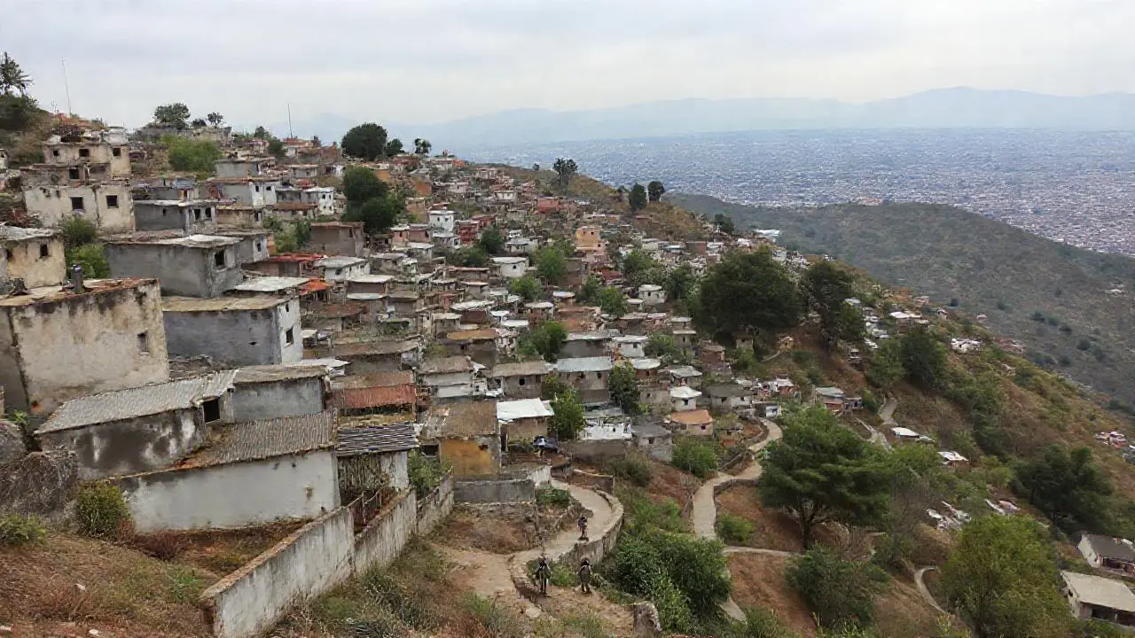Paisaje urbano encolado, melancólico y distante