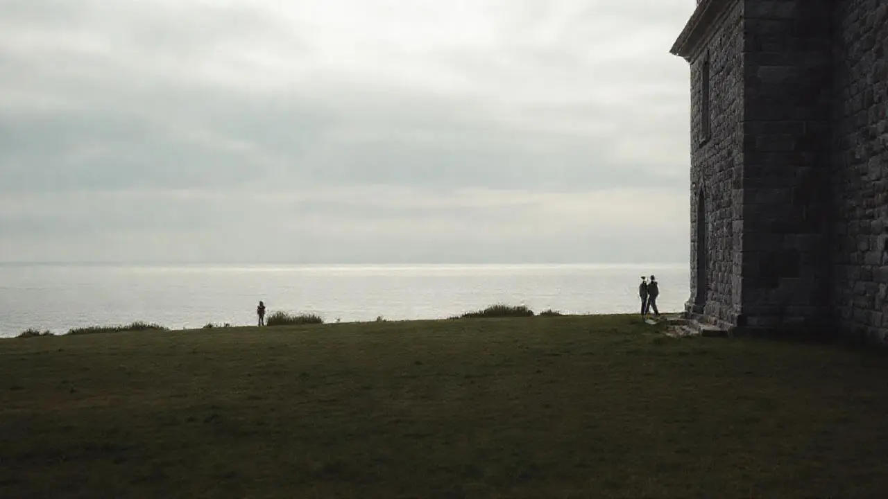 Escena tranquila, realista y atmosférica