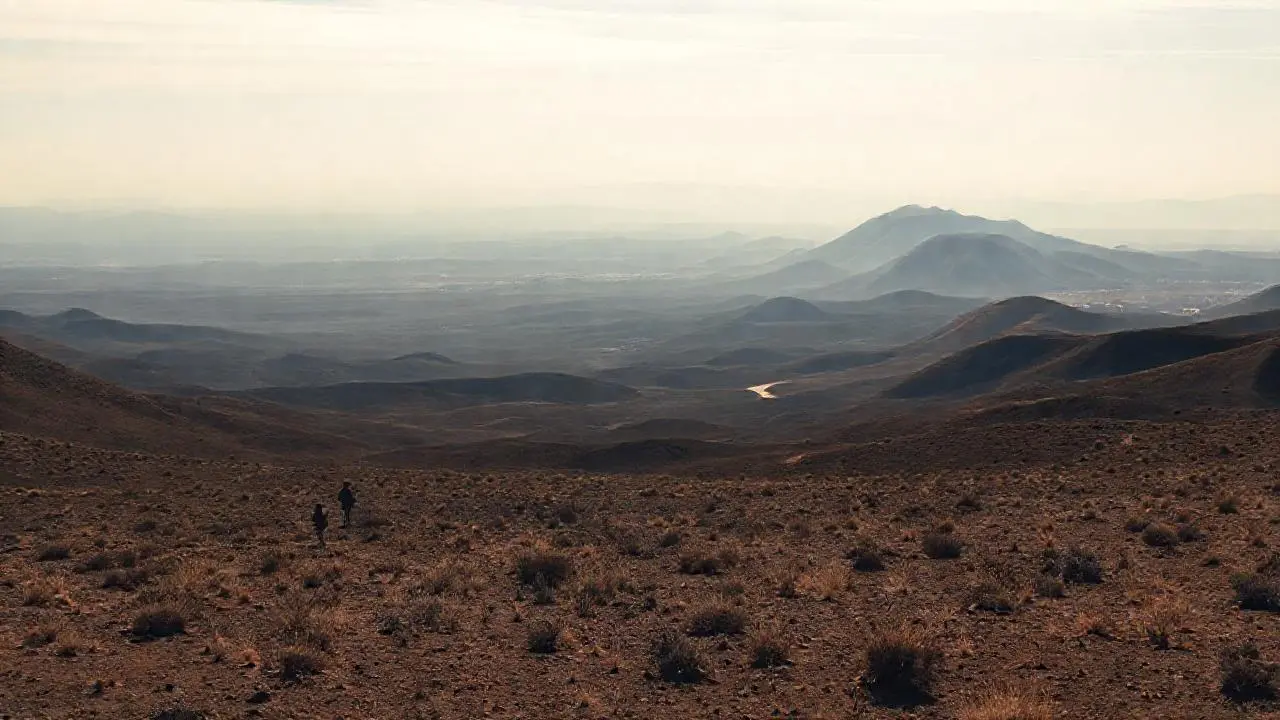 Paisaje árido, vasto y silencioso