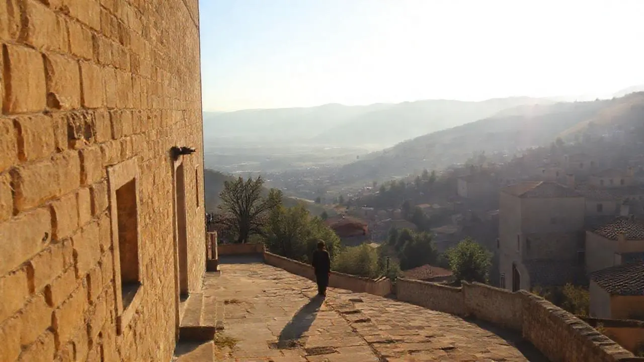 Paz rural, luz suave y horizonte lejano