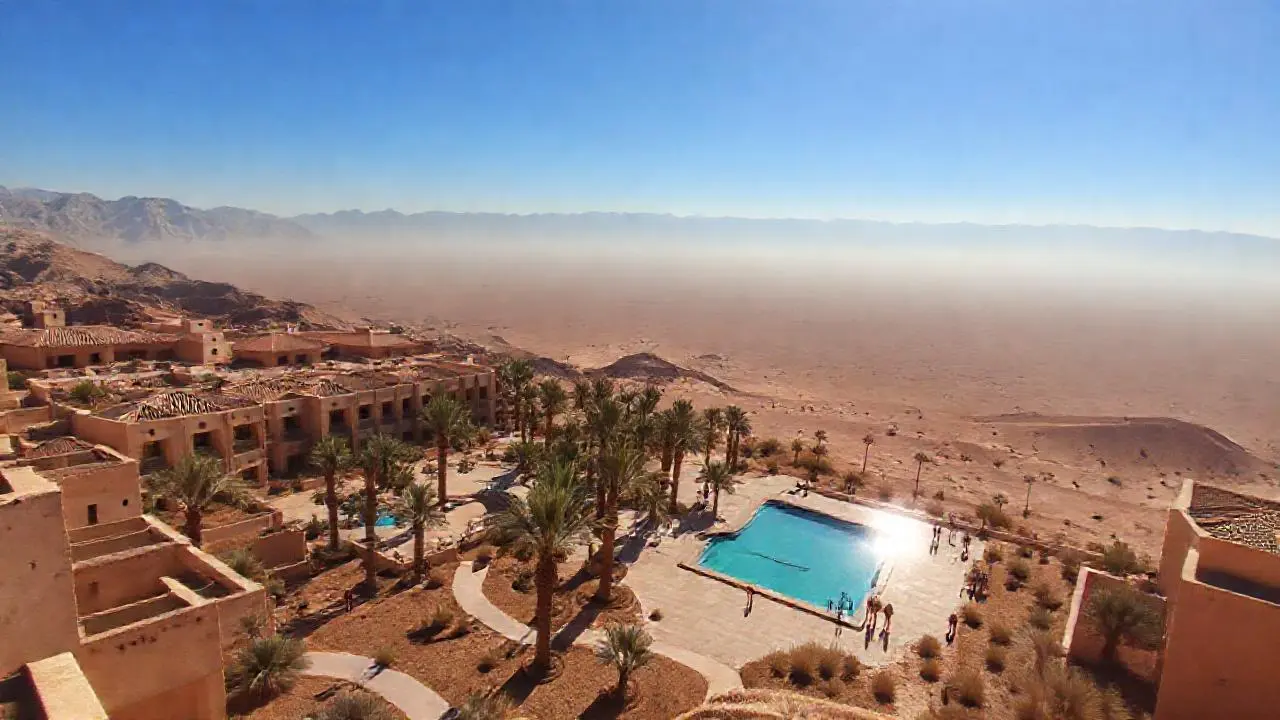 Paisaje desértico, cálido y panorámico