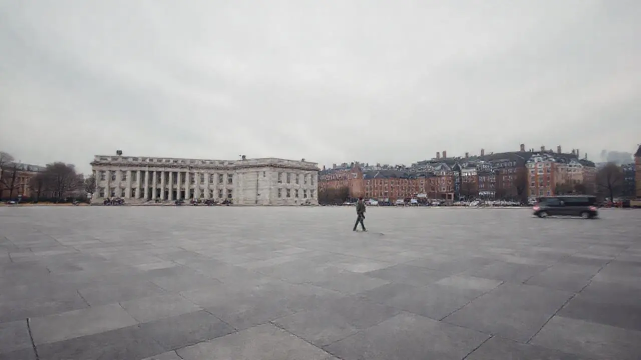 Ciudad urbana, ambiente gris y melancólico