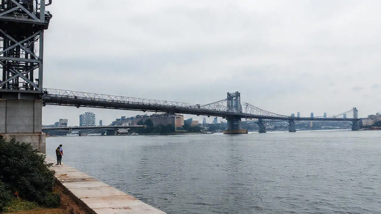 Paisaje urbano amplio, sereno y con perspectiva