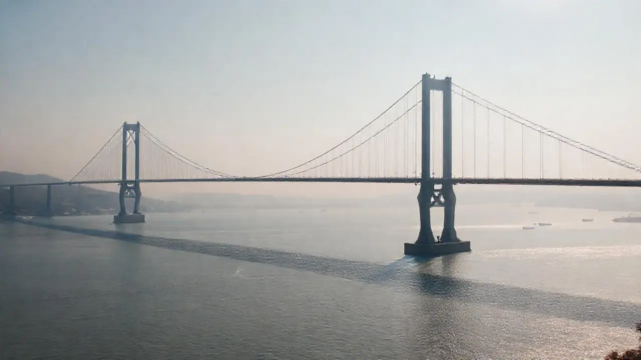 Paisaje extenso, puente imponente, luz suave