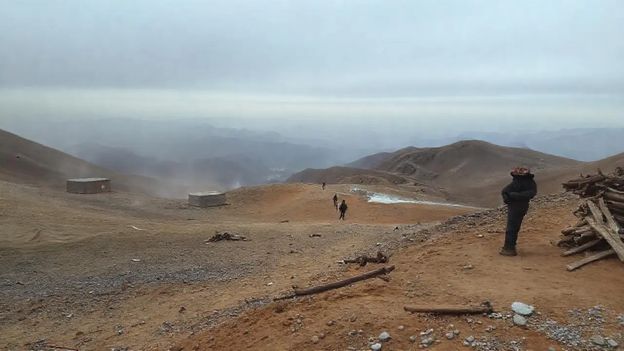 Paisaje árido, distante y silencioso