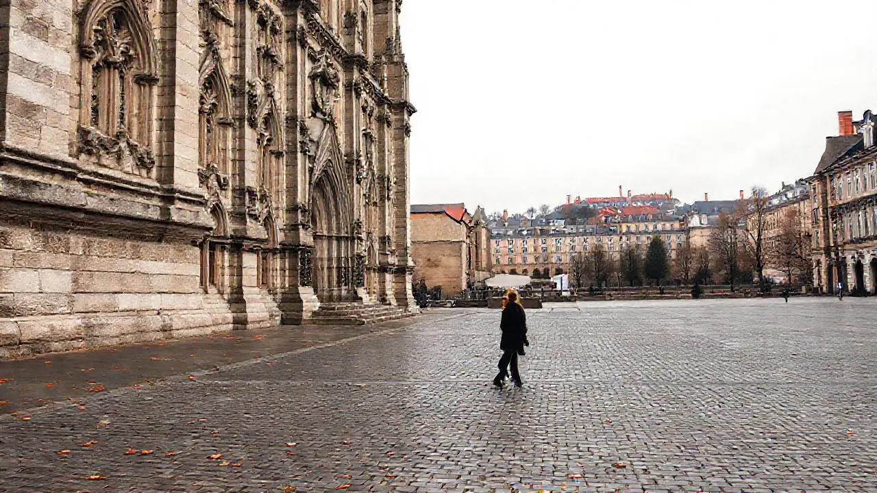 Arquitectura gótica, imponente, melancólica y antigua