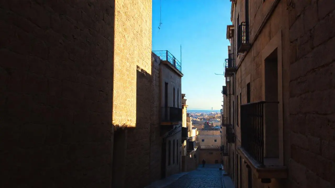 Arquitectura maltesa antigua, cálida y serena