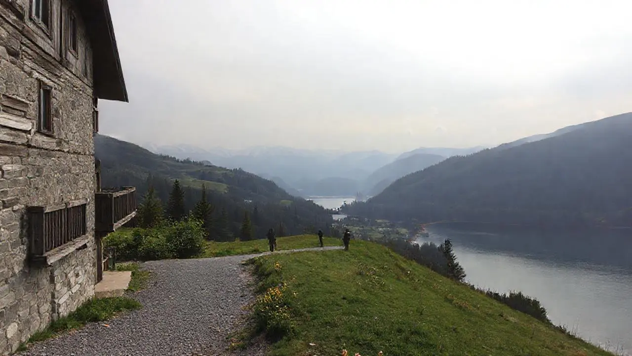 Paz alpina, naturaleza serena y distante