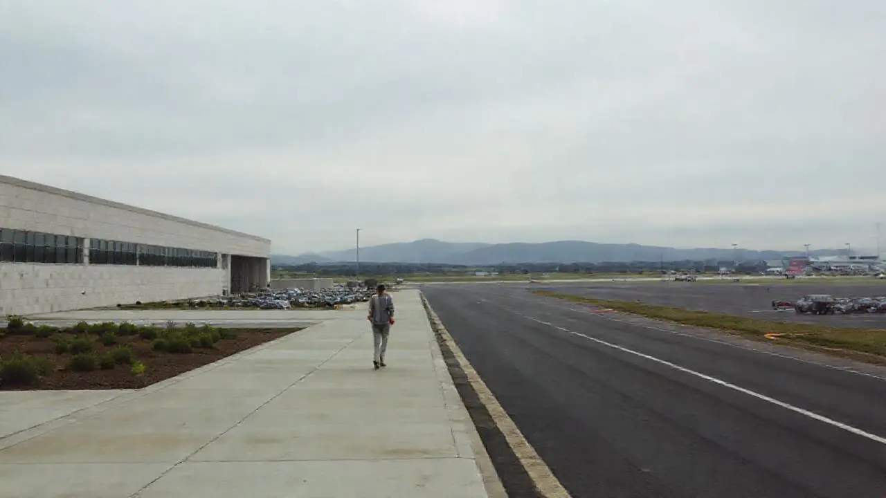 Espacio amplio y silencioso en un aeropuerto