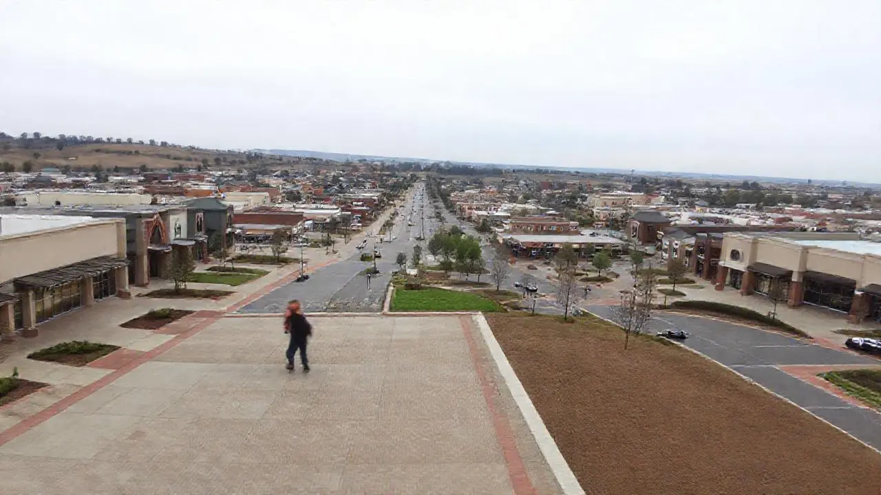 Zona comercial espaciosa, suave y difusa