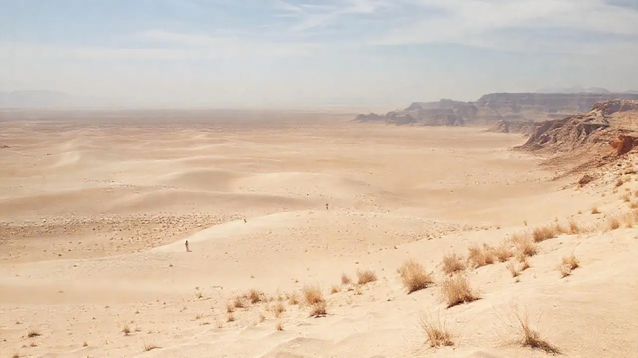 Un paisaje desértico, vasto y silencioso