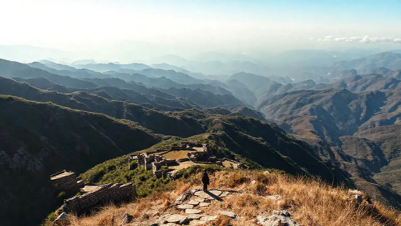 Paisaje montañoso extenso, tranquilo y distante