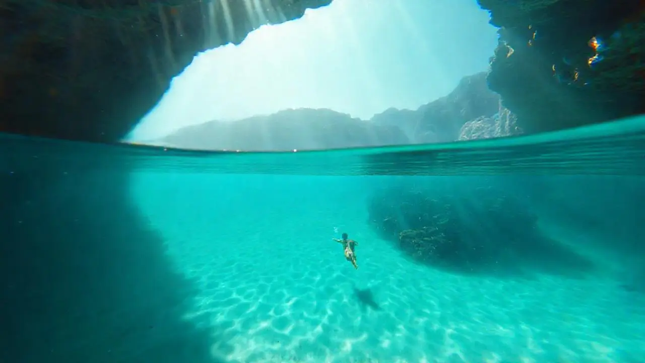 Aguas tranquilas, luminosas y profundas