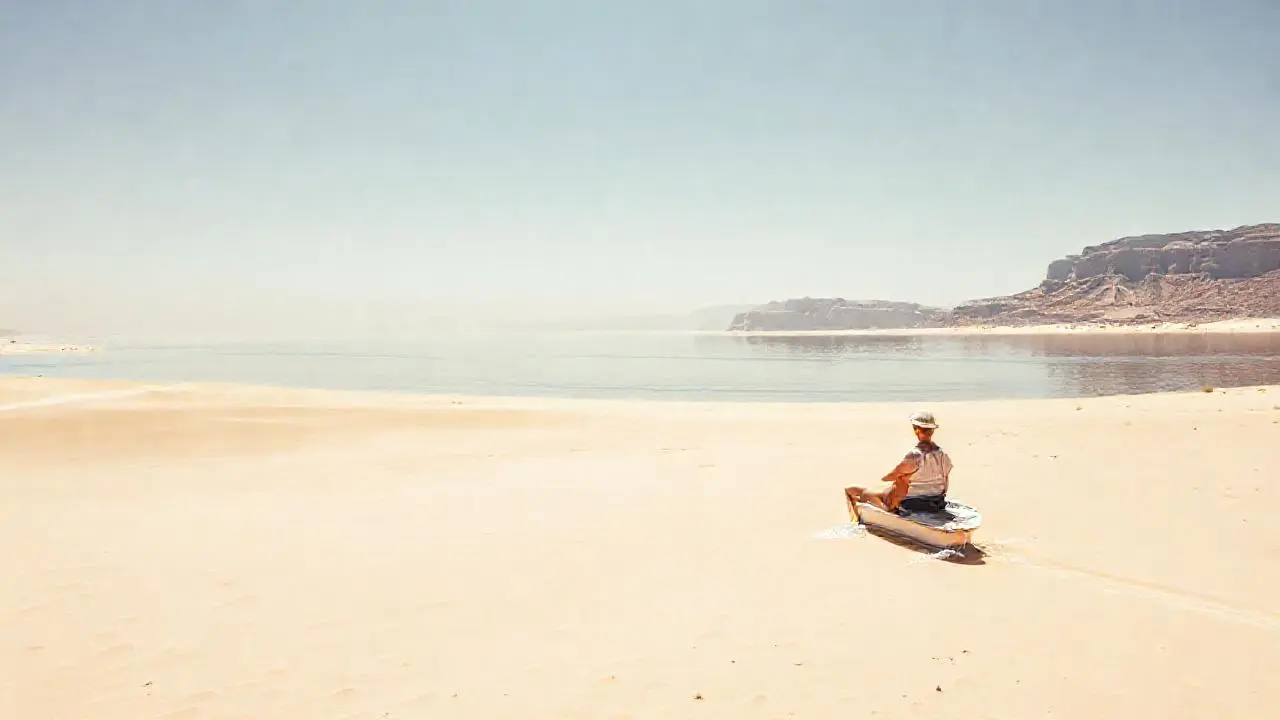 Paisaje árido, tranquilo y soleado