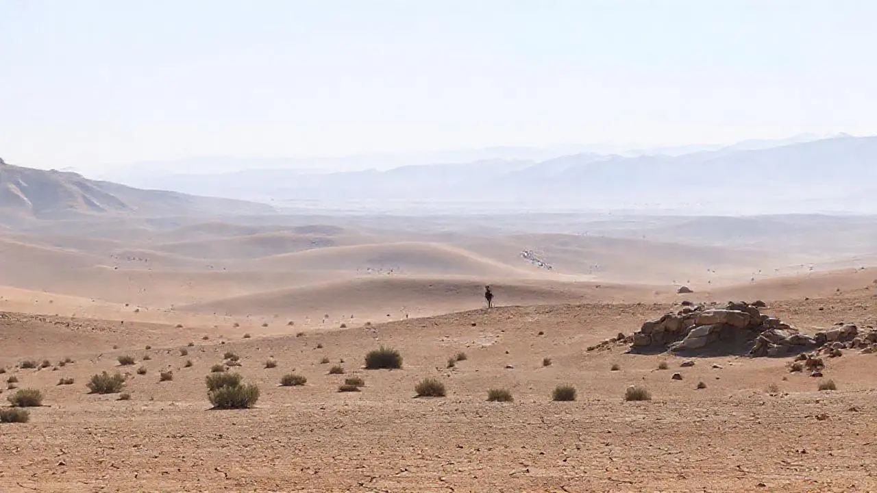 Paisaje árido, vasto, solitario y silencioso