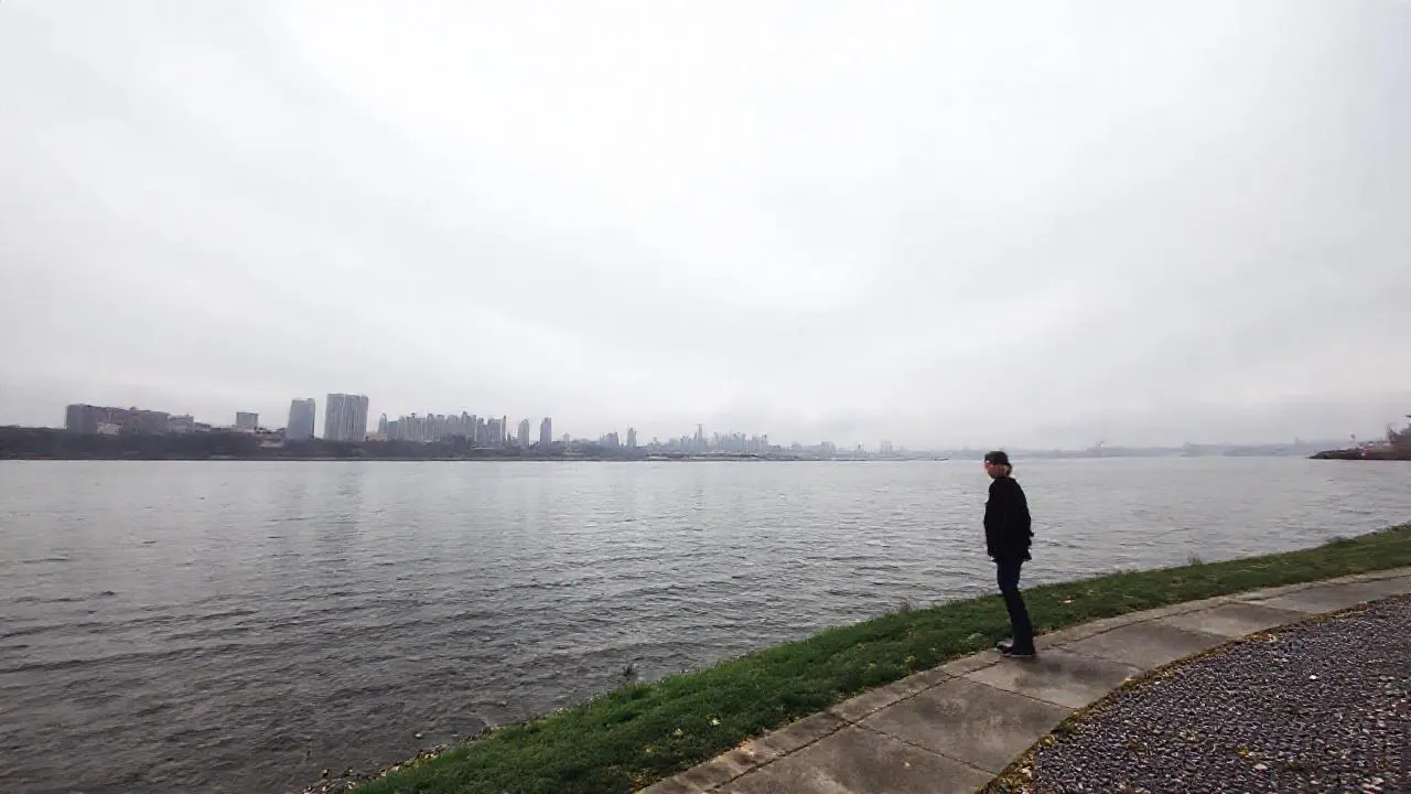 Paisaje tranquilo y brumoso, evocador silencio