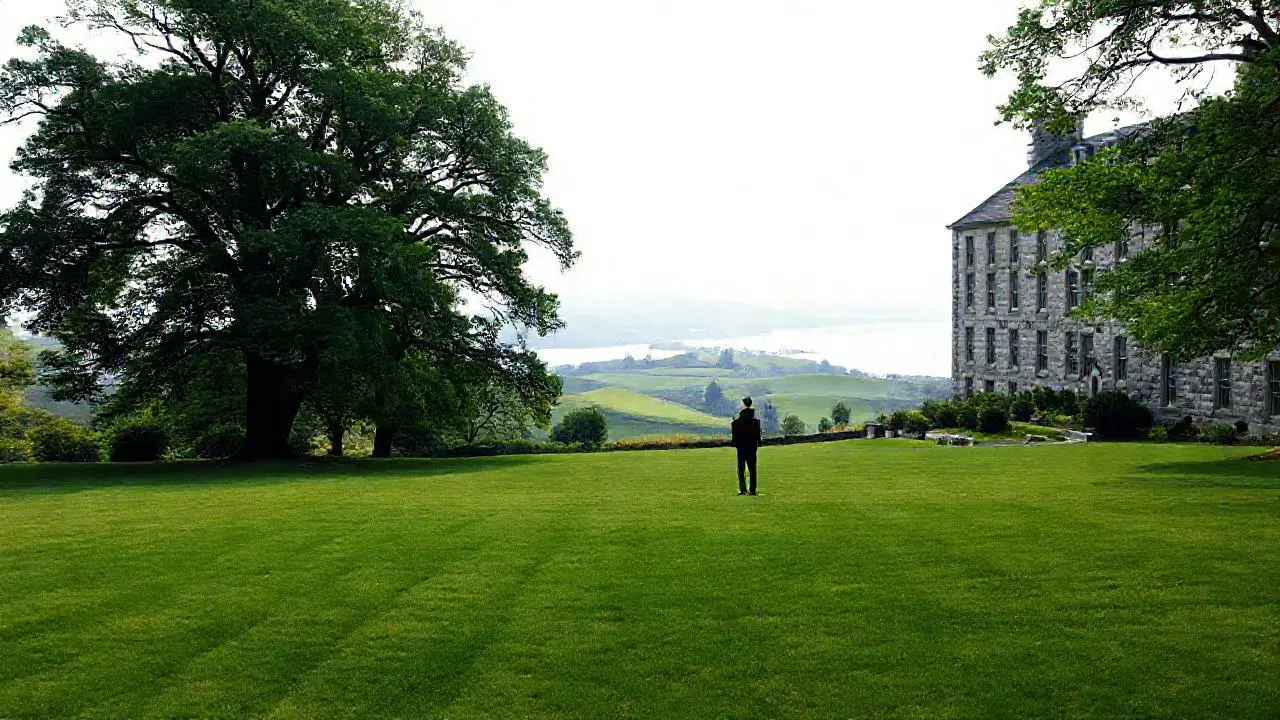 Paisaje sereno, amplio y ligeramente brumoso