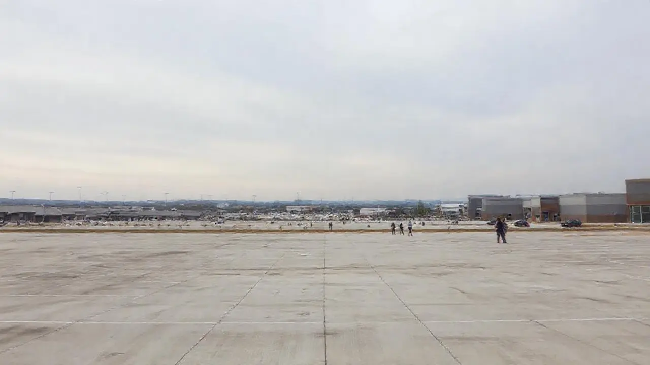 Atmósfera urbana gris, amplia y difusa